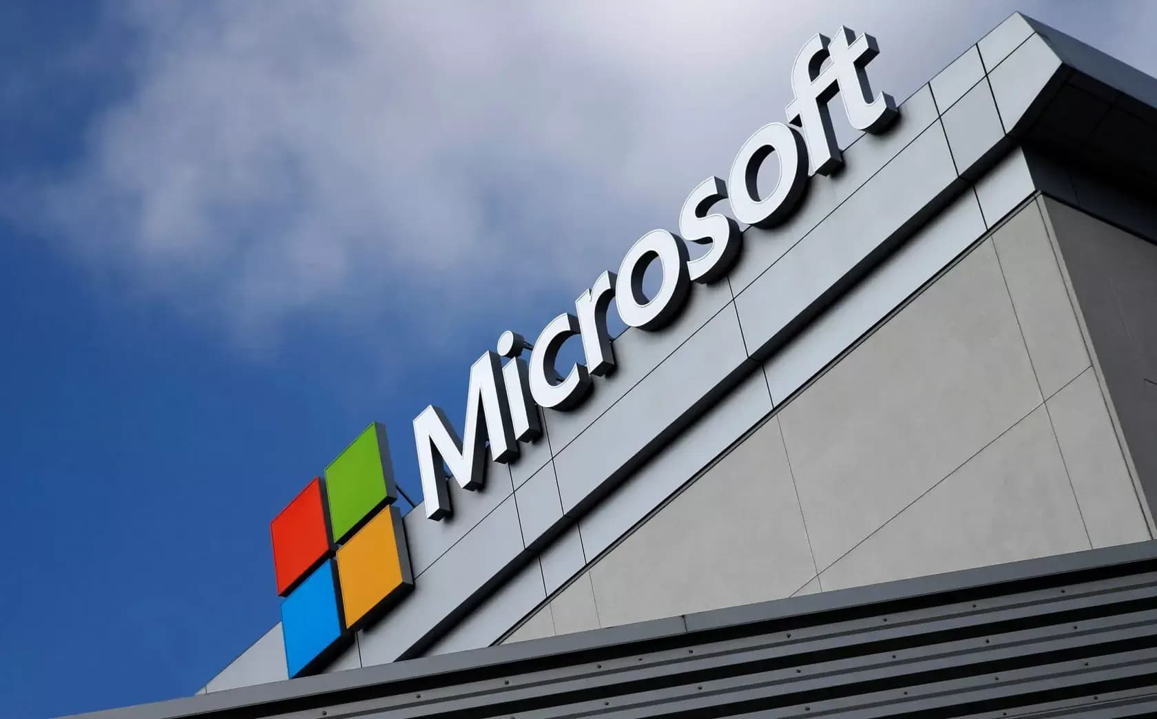 Microsoft Pays AI Experts Big Bonuses
